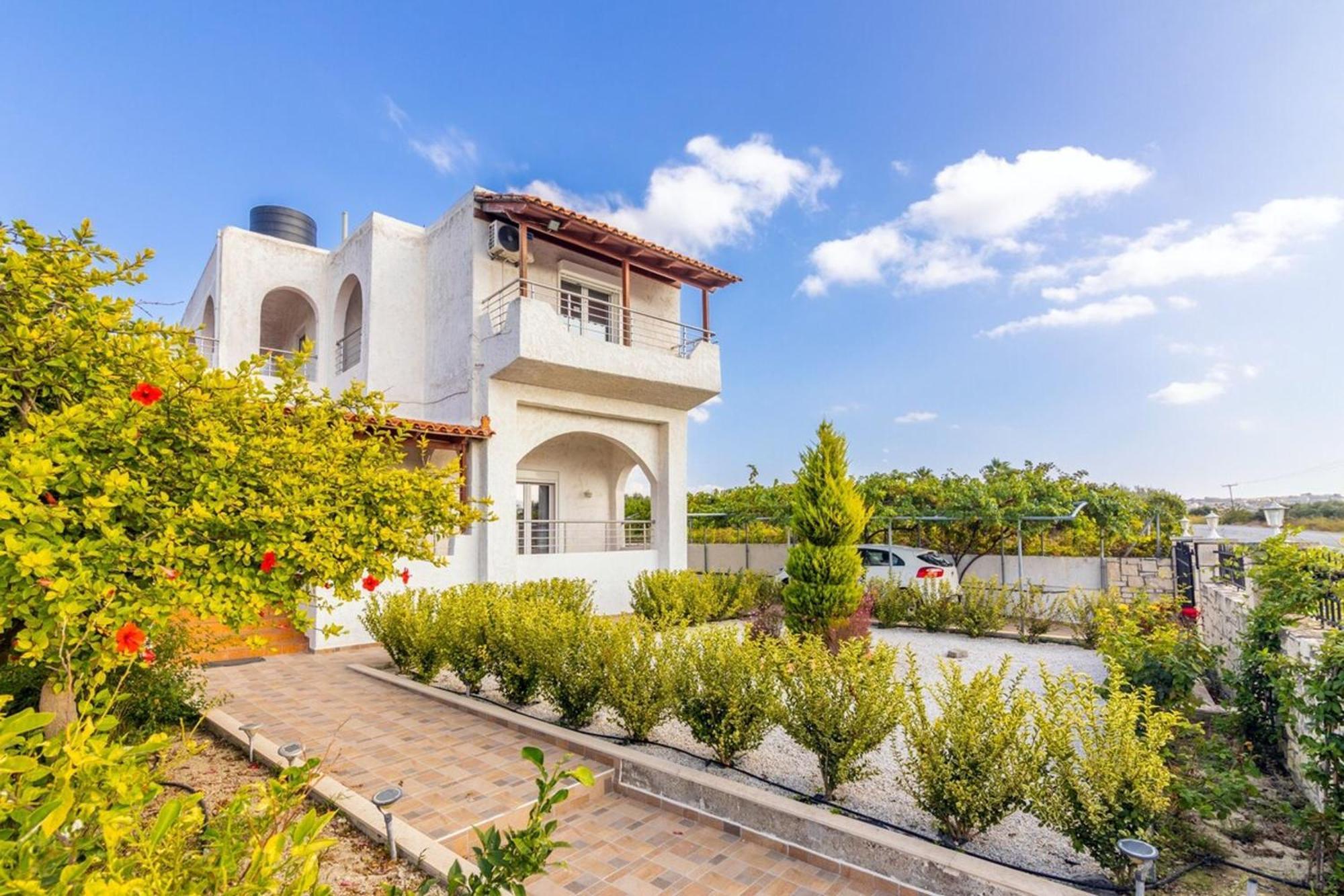 Amazing Villa Chrysanthi With Private Pool In Heraklion Epano Vathia 外观 照片