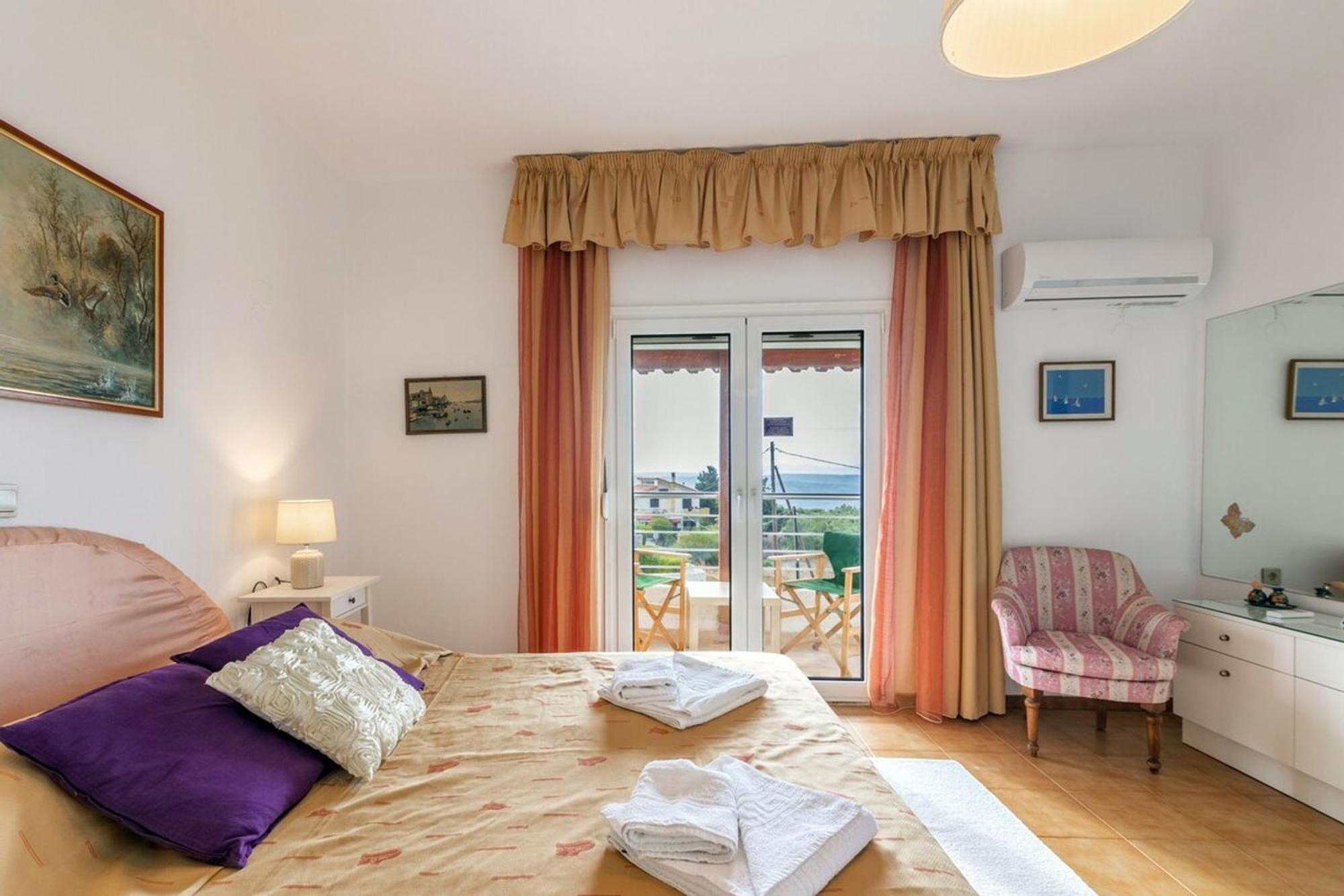 Amazing Villa Chrysanthi With Private Pool In Heraklion Epano Vathia 外观 照片