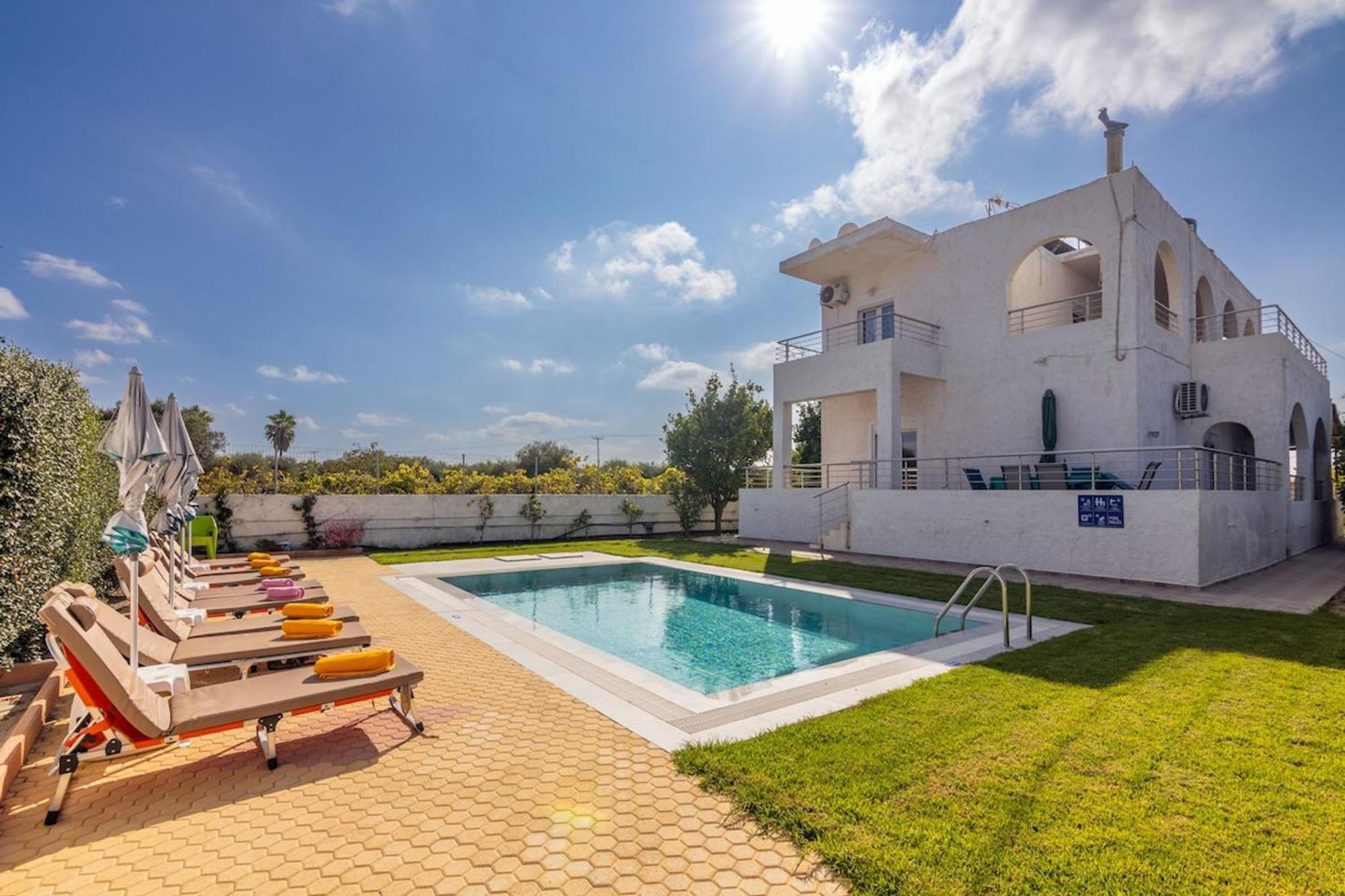 Amazing Villa Chrysanthi With Private Pool In Heraklion Epano Vathia 外观 照片